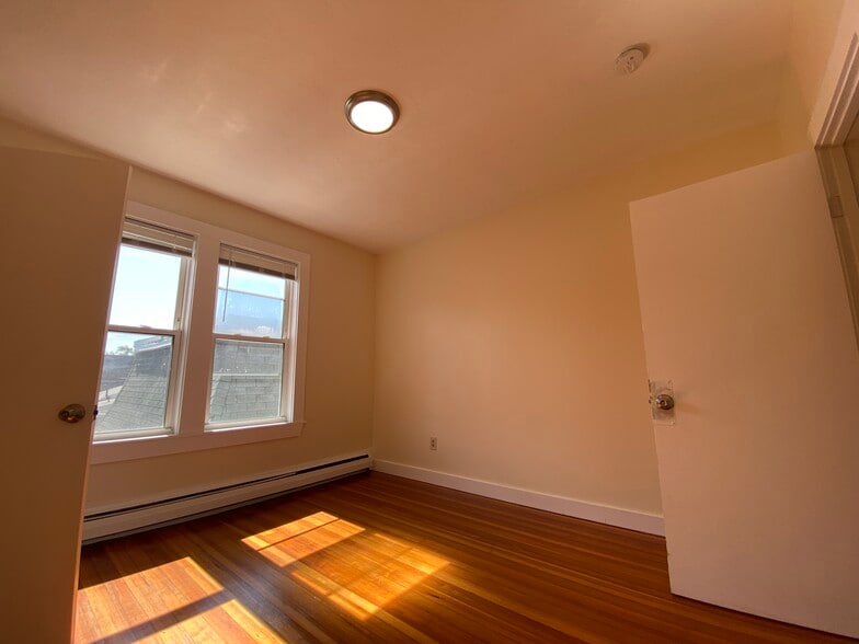 Building Photo - 86 Pleasant St