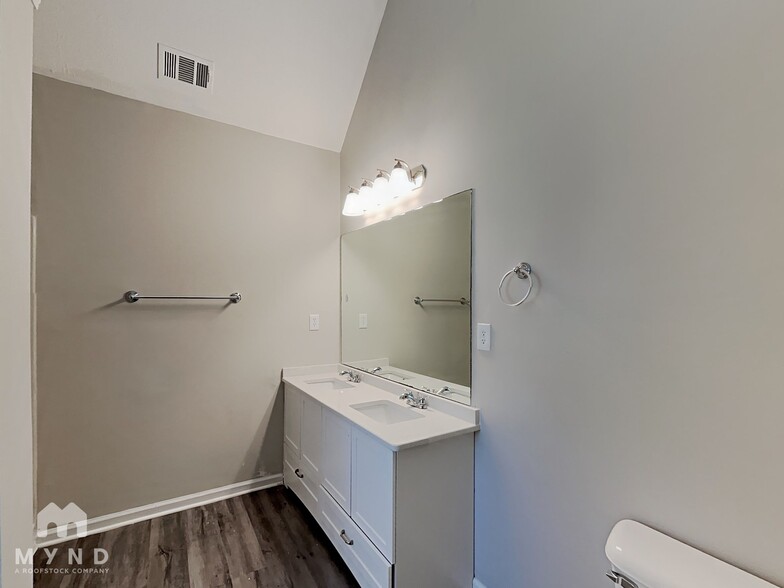 Building Photo - 204 Eagles Crest Ct