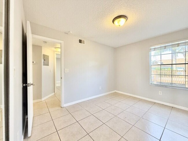 Building Photo - 2723 N Poinciana Blvd