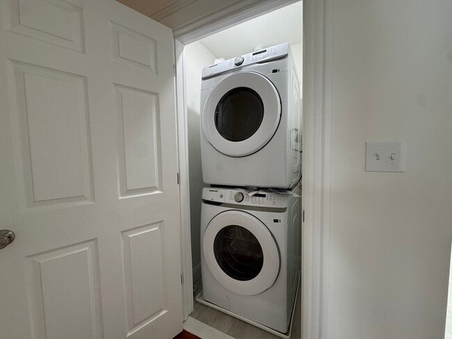 Building Photo - 39 Newbury Ave