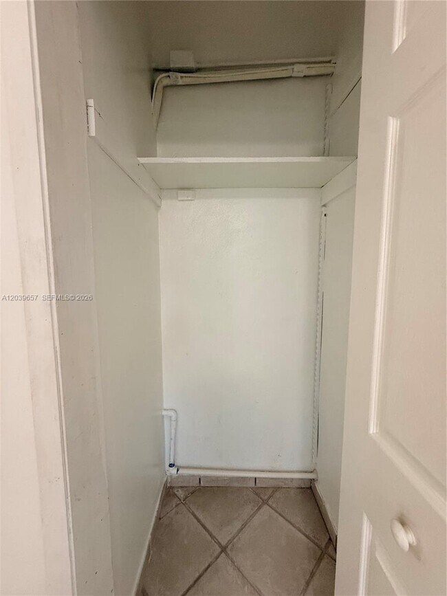Building Photo - 561 W 39th St