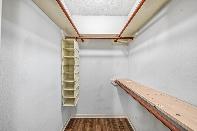 Building Photo - 9915 Villa Verde Dr