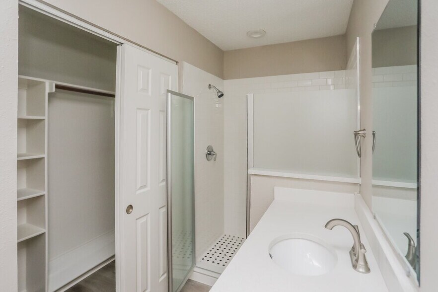 Building Photo - 708 Brees Dr
