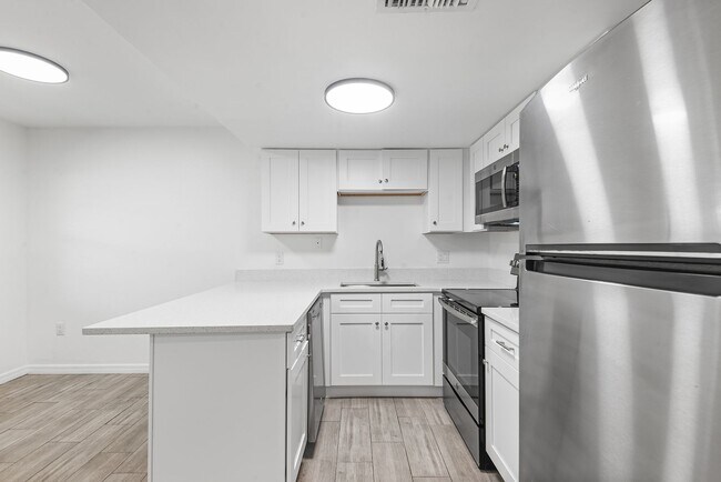 Building Photo - GULFPORT APARTMENT FOR RENT!