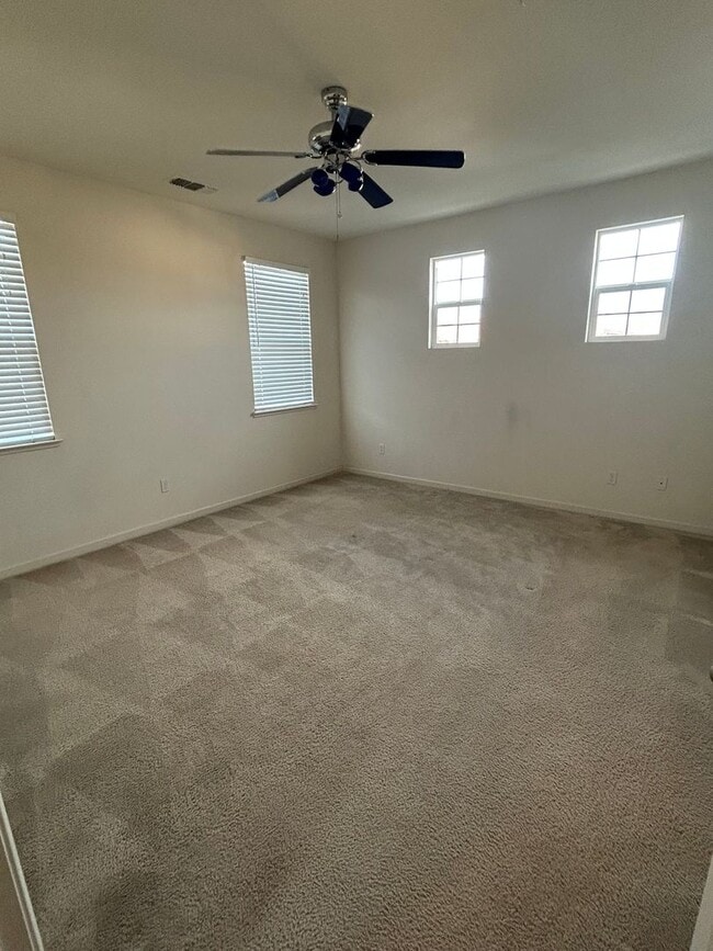 Building Photo - Spacious Beautiful Home in Fantastic Gilro...