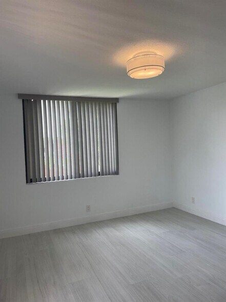 Building Photo - 3878 Victoria Dr