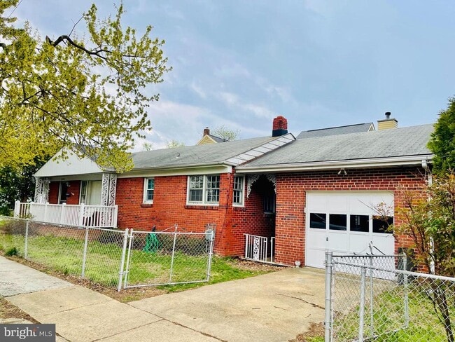 Building Photo - 2000 La Grande Ave