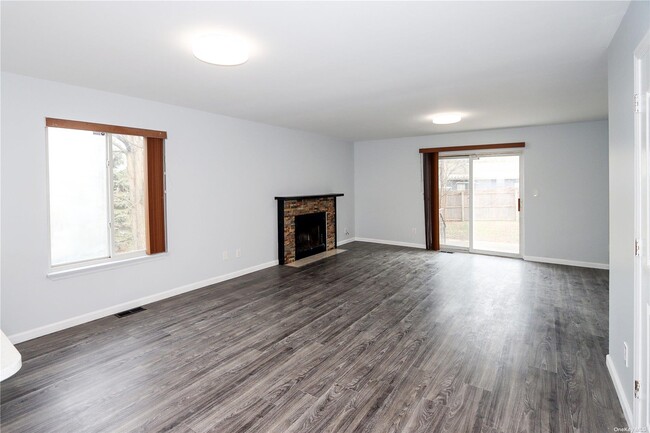 Building Photo - 3 A Putnam Ave