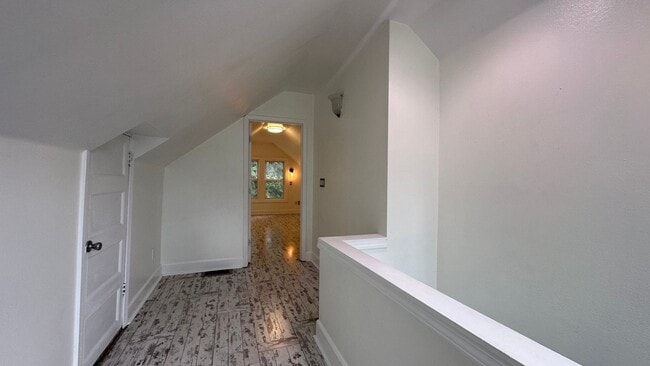 Building Photo - Portland Original Bungalow! Hardwoods, Lar...