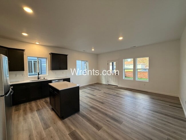 Building Photo - Beautiful 3 Bed/2 Bath Duplex - W/S/G Included - $500 off Special