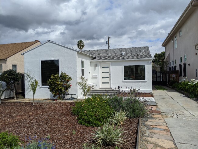Building Photo - 1748 Wellesley Ave