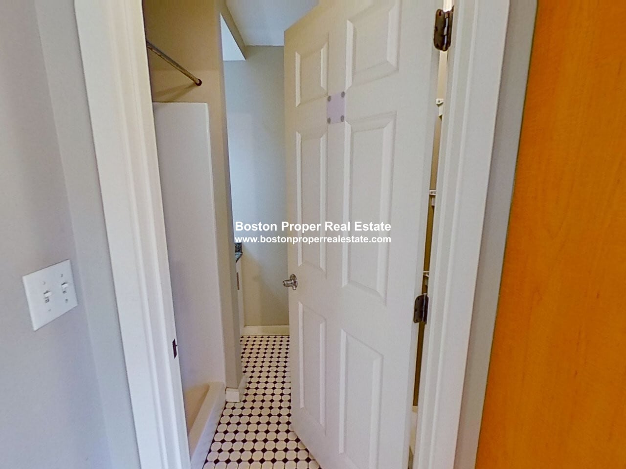 Building Photo - 61 Park Dr