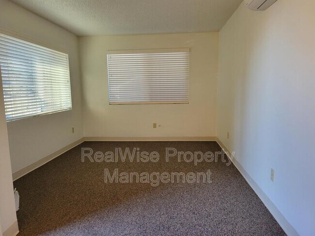 Building Photo - 702 SW Isham St