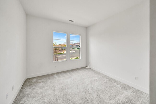 Building Photo - 30000 N Camino los Robles