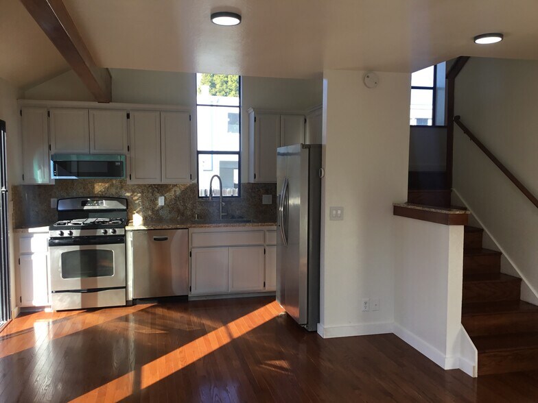 Primary Photo - 2152 Clinton Ave