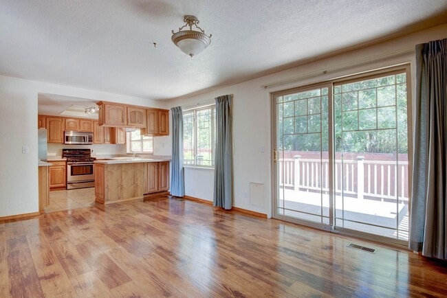 Building Photo - 3 Bed 2 Bath Home