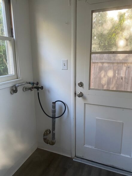 Washer Hookup - 428 Cross St