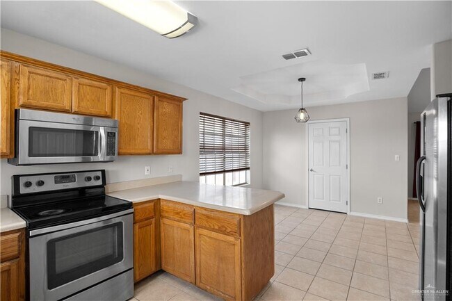 Building Photo - 19 Res Dr