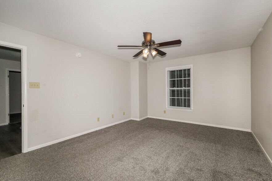 Building Photo - 10936 Mansfield Way