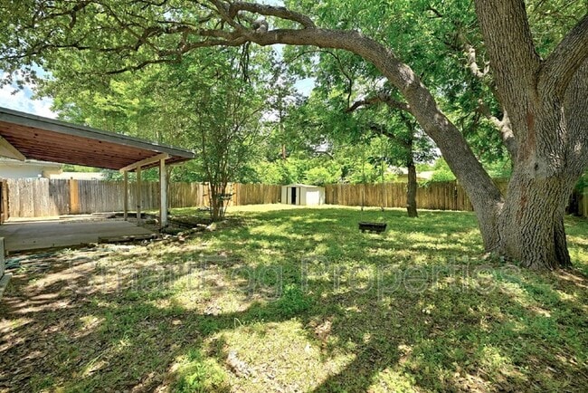 Building Photo - 1612 Broadmoor Dr