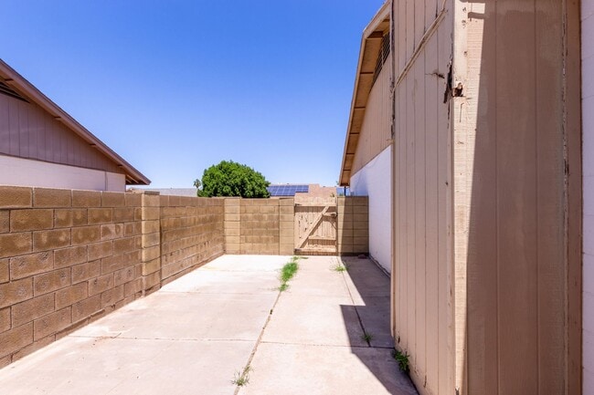 Building Photo - Comfortable 3-Bed, 2-Bath Home in Glendale...