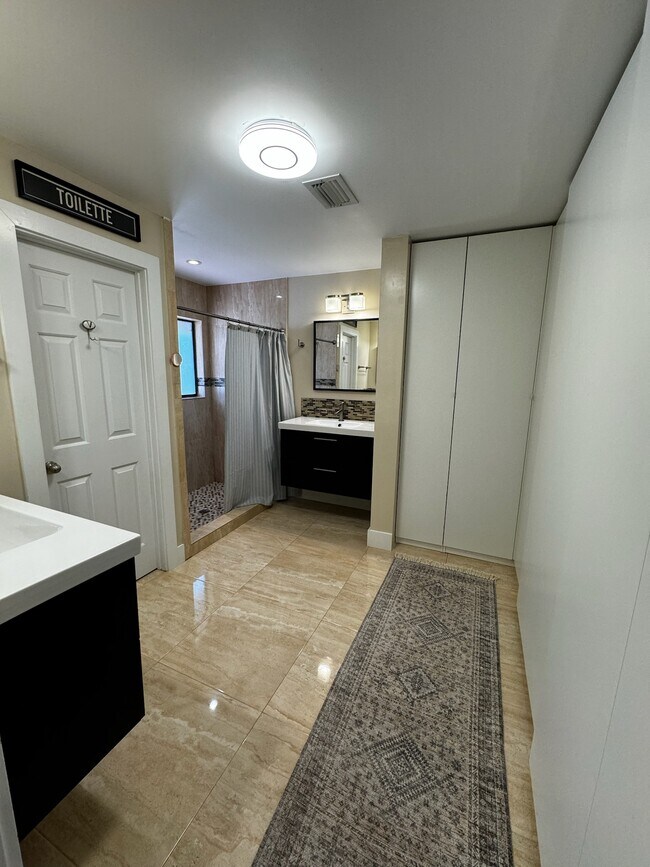 Building Photo - 5520 Coach House Cir