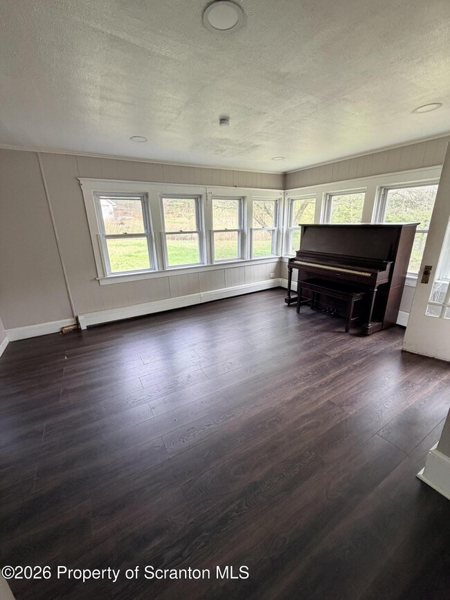 Building Photo - 409 Alden Mountain Rd