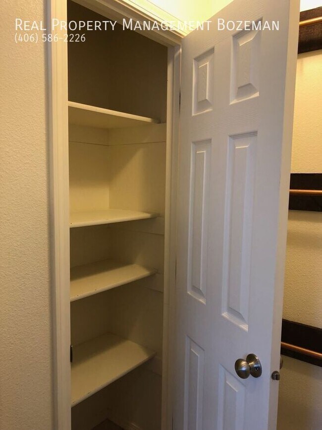 Building Photo - 1112 Longbow Ln