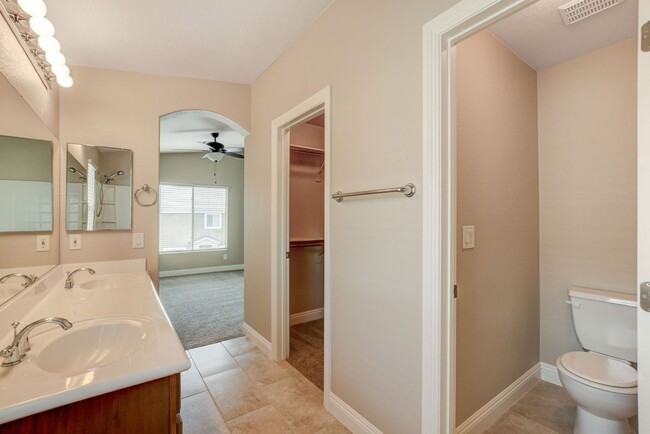 Building Photo - 2 BR Aliante Townhome with Attached Garage...