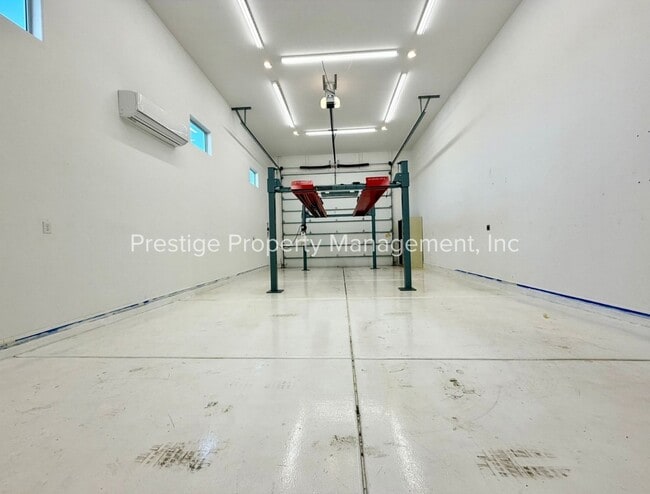 Building Photo - 10848 W Yates Ln