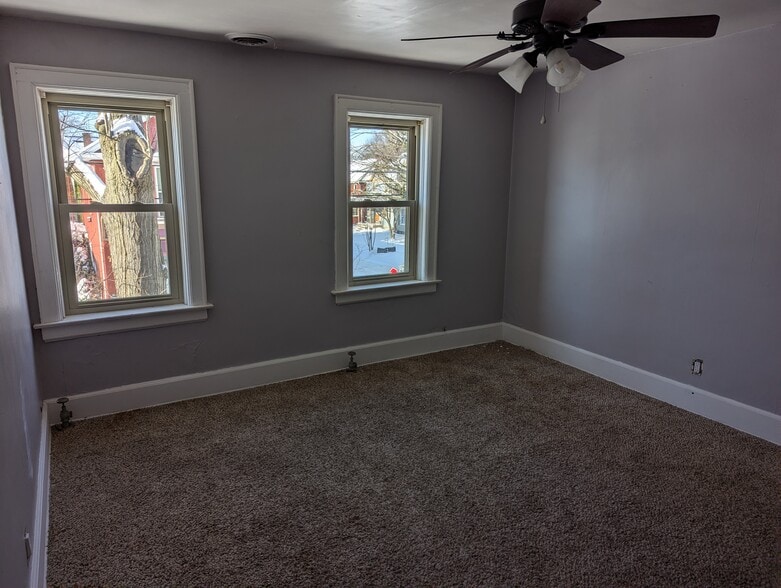 Building Photo - 663 W 7th St