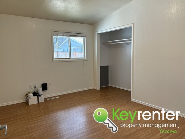Building Photo - Beautiful 4-Bedroom Rambler in a Desirable...