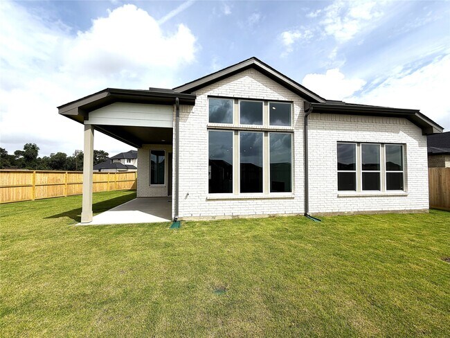 Building Photo - 26127 Mossy Grns Dr