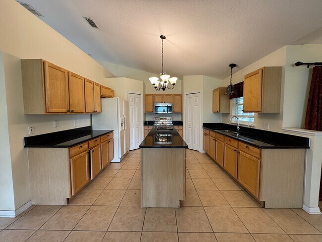 Building Photo - Available Now! Spacious 4-Bedroom, 2-Bath ...
