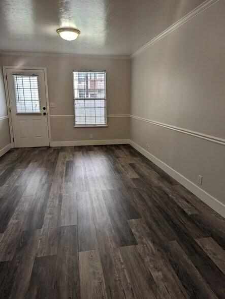 Building Photo - 1050 S Orem Blvd