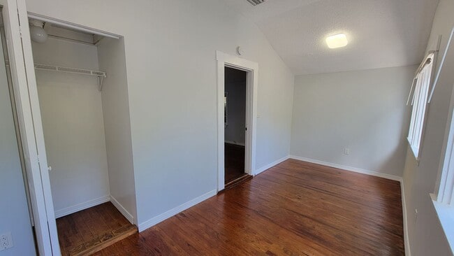 Building Photo - Charming Cottage Style 2 bed/1 bath Home N...