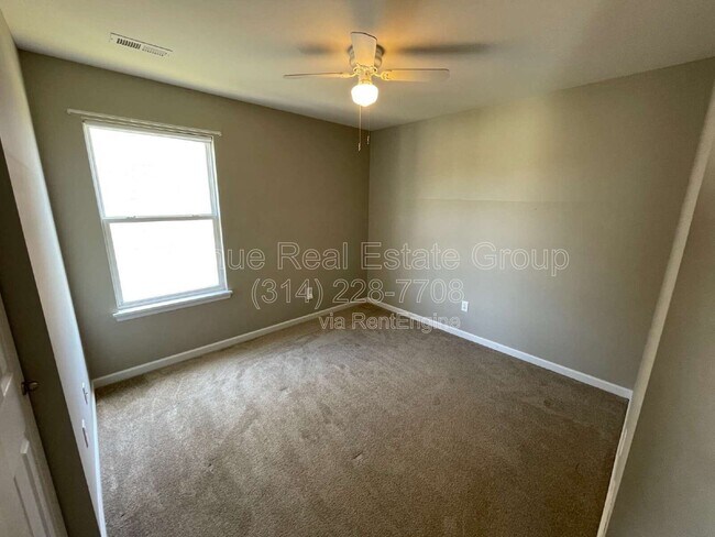 Building Photo - 5533 Emerald Pl Dr