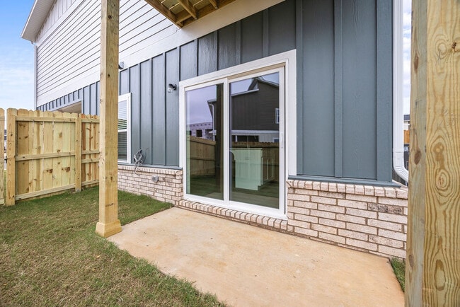 Building Photo - 2602 SW Convent St