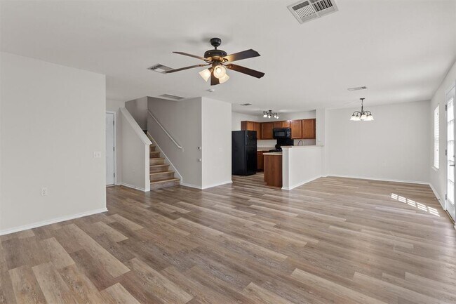 Building Photo - 5825 Silver Screen Dr
