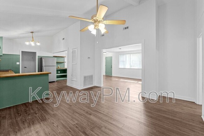 Building Photo - 3327 Cockatoo Rd