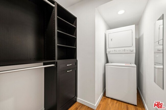 Building Photo - 927 Euclid St