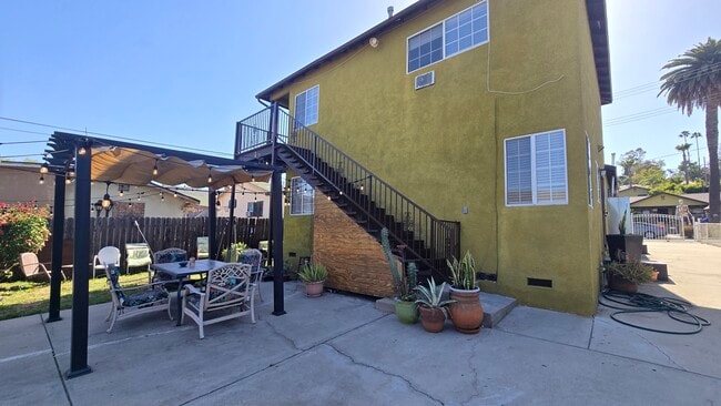 Building Photo - 3554 Locke Ave