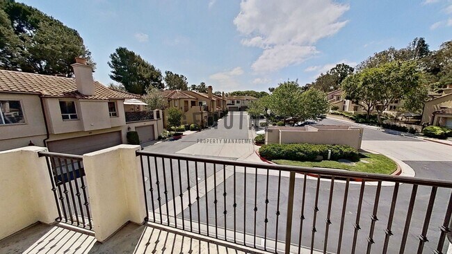 Building Photo - 2Bd 1Ba Condo in Newport Beach