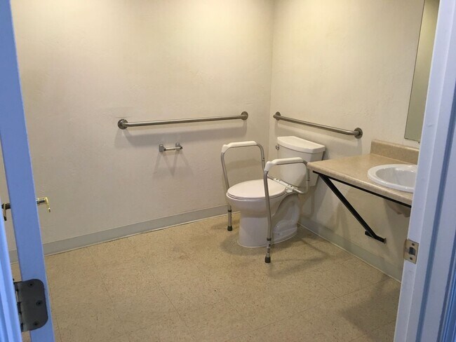 Building Photo - Downtown Downstairs Income Restricted Single Level ADU Accessible Unit