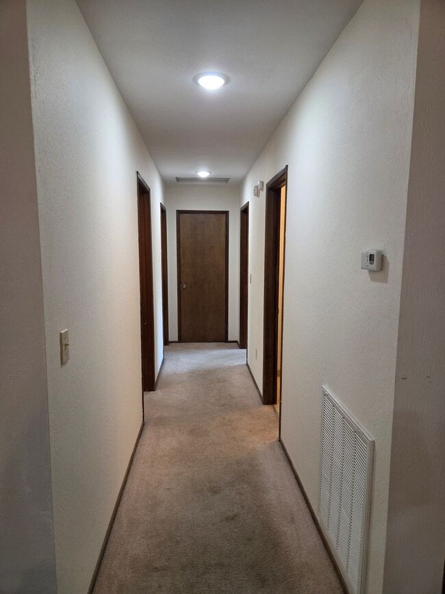 Building Photo - Spacious 3 Bedroom, 2 Bath Home with Bonus...