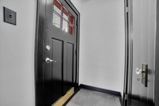 Building Photo - 4941 Montgomery Ave