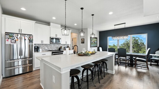 Building Photo - 2330 Sunset Ridge