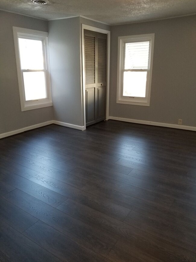 Building Photo - 224 W North St