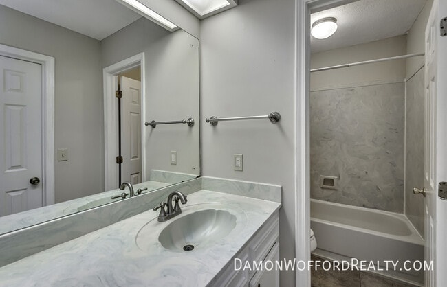 Building Photo - 502 Pelahatchie Shore Dr