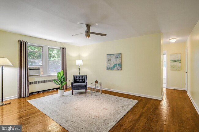 Building Photo - 4004 Beecher St NW
